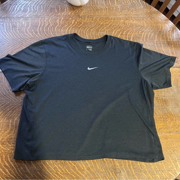 Nike Tops - Nike Charcoal Performance Tee